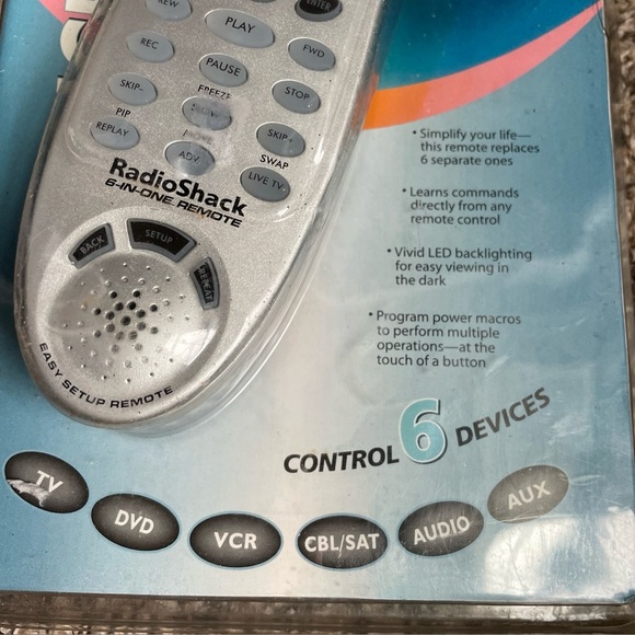 RadioShack Voice Prompt Remote Controls 6 Devices Command Center No. 15-2146 - Picture 2 of 3